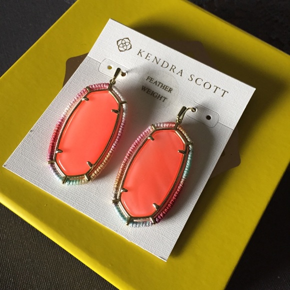 Kendra Scott Gold Threaded Elle Earrings - Picture 4 of 16